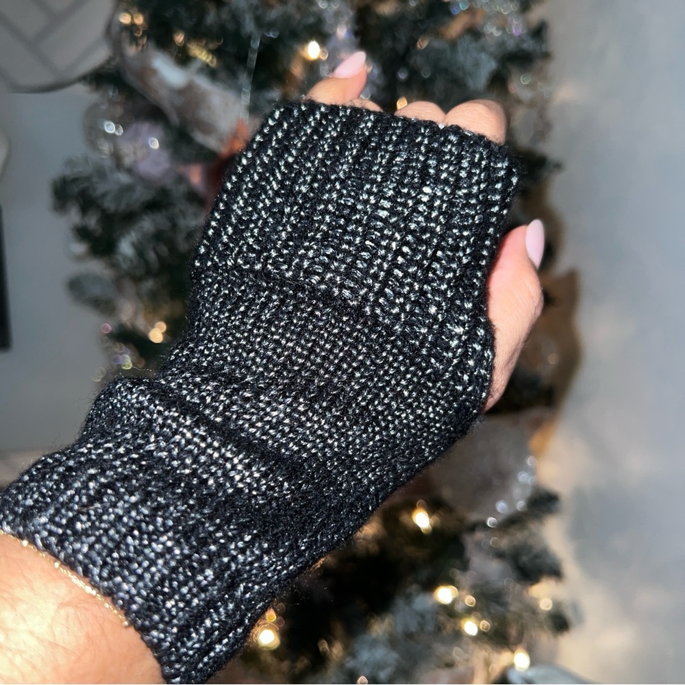 Black & Silver Knit fingerless Gloves